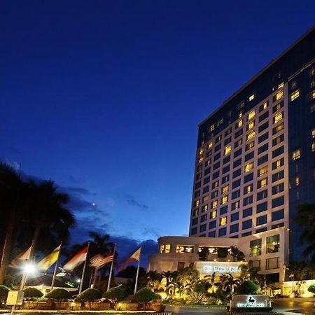 达沃市马可波罗酒店 外观 照片 The hotel at night