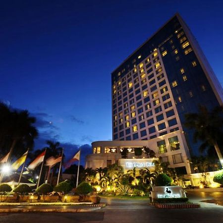 达沃市马可波罗酒店 外观 照片 The hotel at night