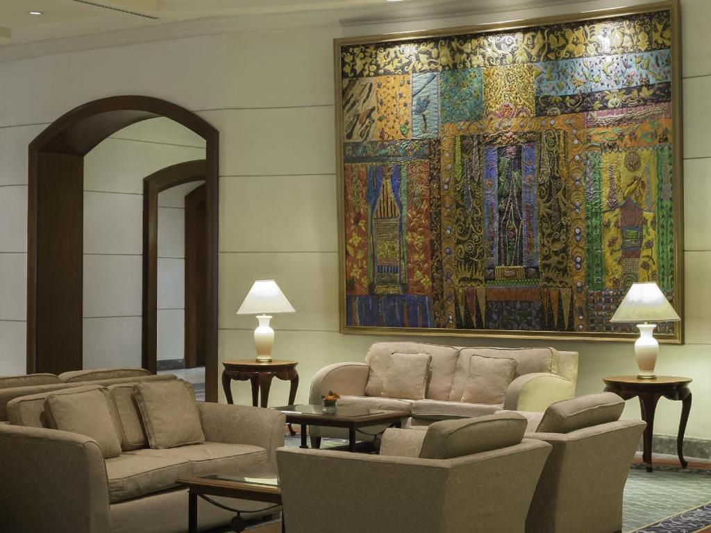 达沃市马可波罗酒店 外观 照片 The lobby of the Four Seasons Hotel, Cairo
