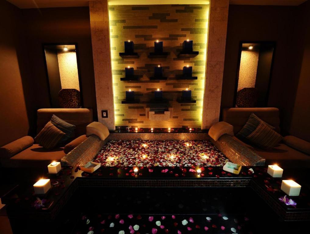达沃市马可波罗酒店 外观 照片 A spa at the Taj Mahal Palace, Mumbai, India