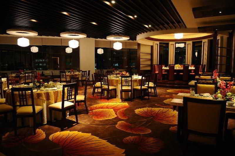 达沃市马可波罗酒店 外观 照片 A restaurant in the hotel