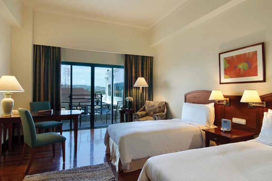 达沃市马可波罗酒店 外观 照片 A room at the Taj Bengal