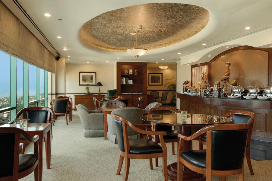 达沃市马可波罗酒店 外观 照片 Club Lounge at the Fairmont