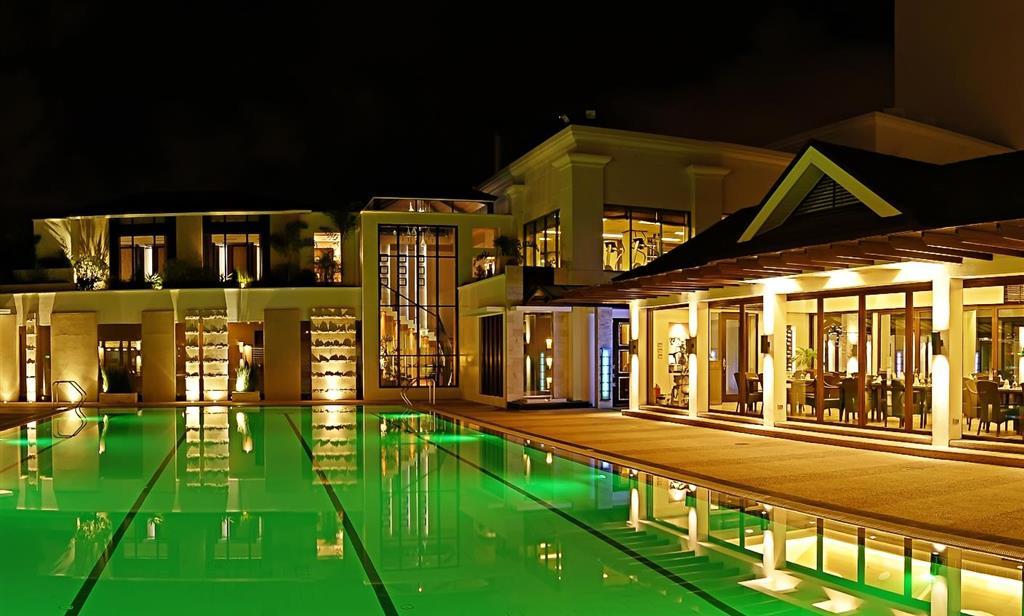 达沃市马可波罗酒店 外观 照片 The pool at the Royal Villa