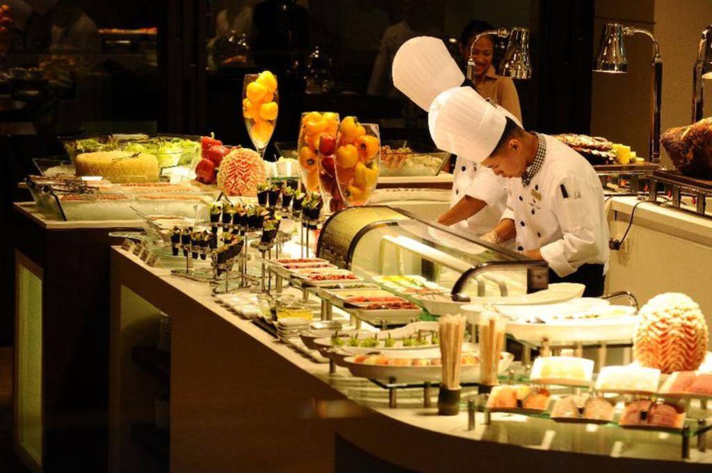 达沃市马可波罗酒店 外观 照片 A buffet at a hotel