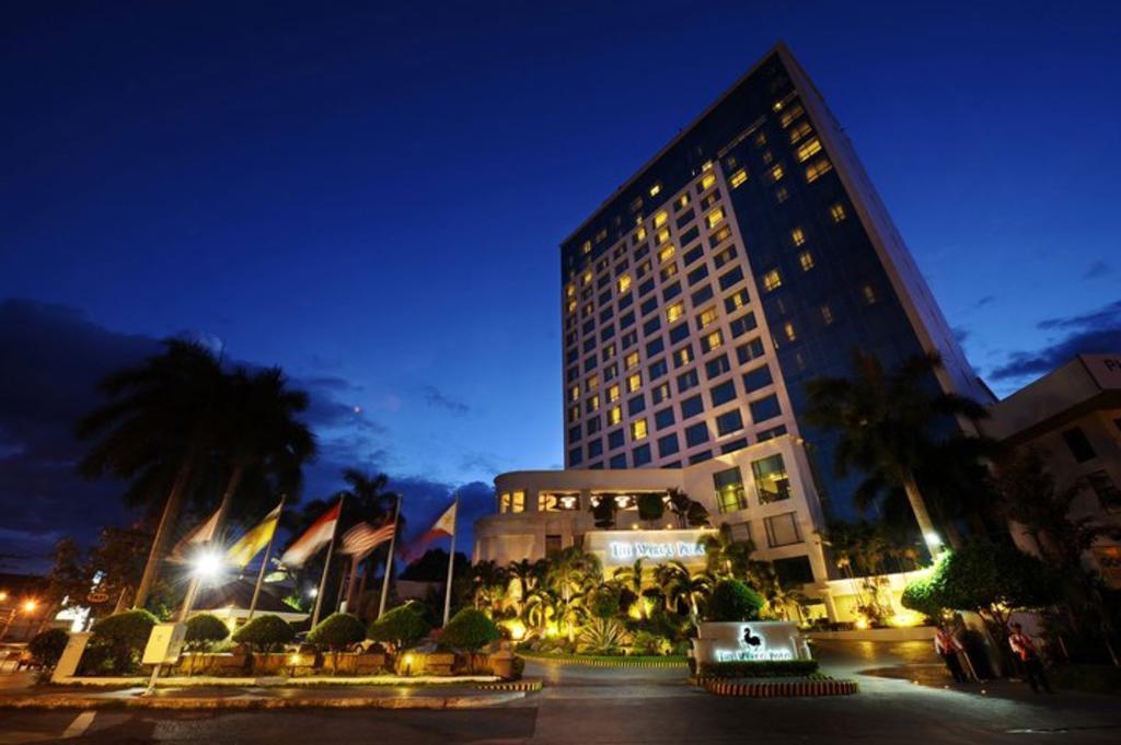 达沃市马可波罗酒店 外观 照片 The hotel at night