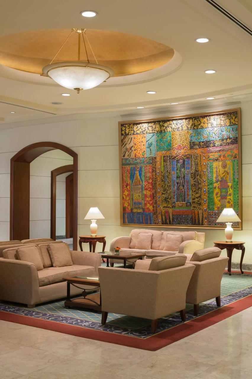 达沃市马可波罗酒店 外观 照片 The lobby of the Four Seasons Hotel, Mumbai