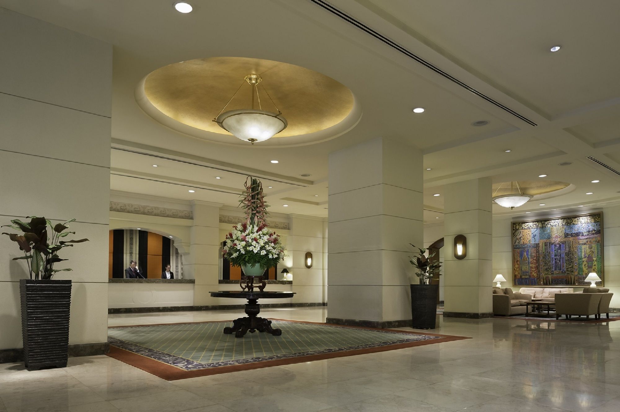 达沃市马可波罗酒店 外观 照片 The lobby of the Taj Bengal