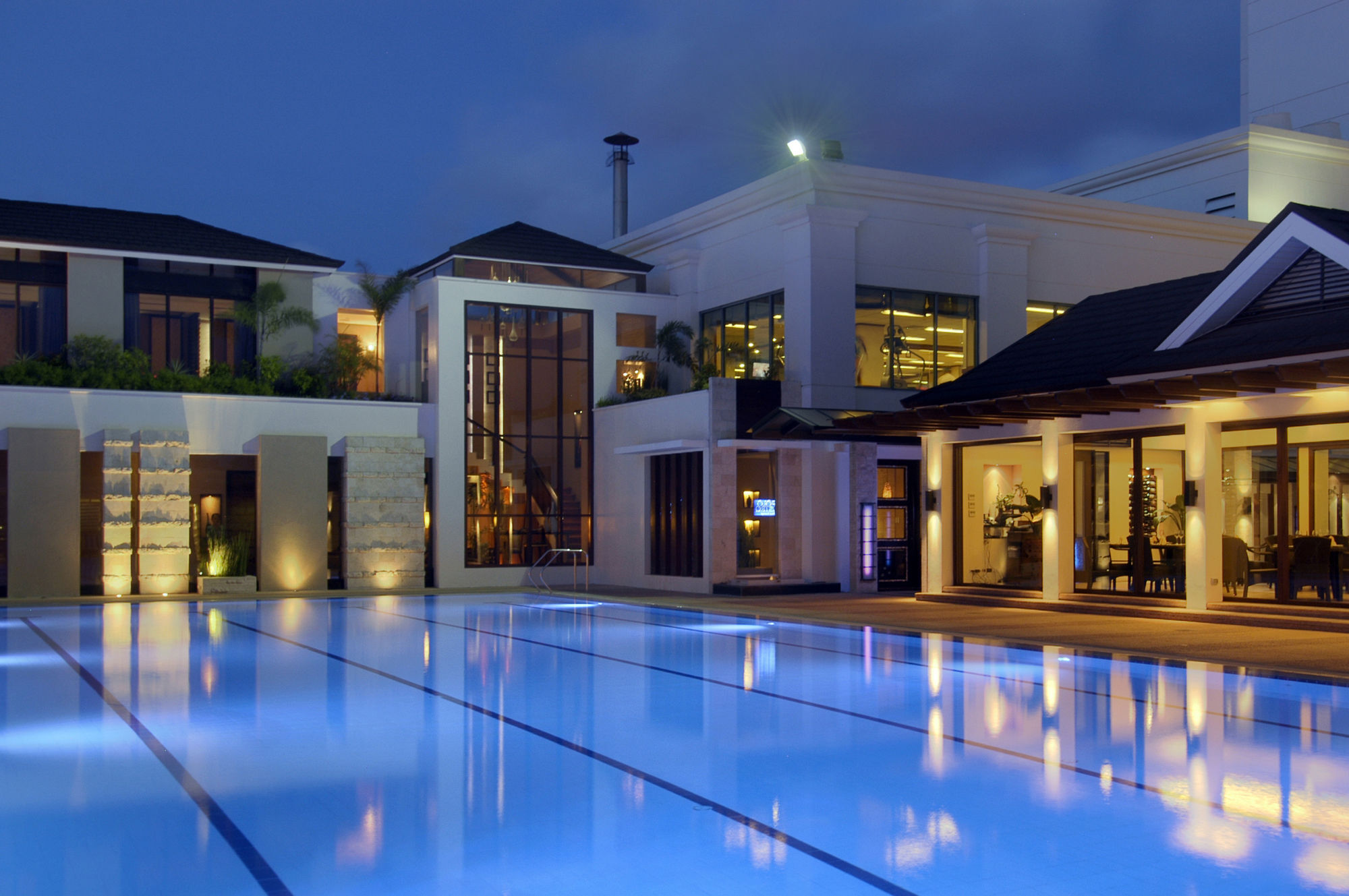 达沃市马可波罗酒店 外观 照片 The swimming pool at the Four Seasons Hotel, Nairobi